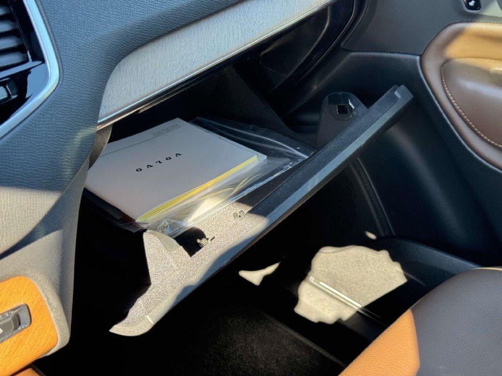 2025 Volvo XC90 B5 Plus
