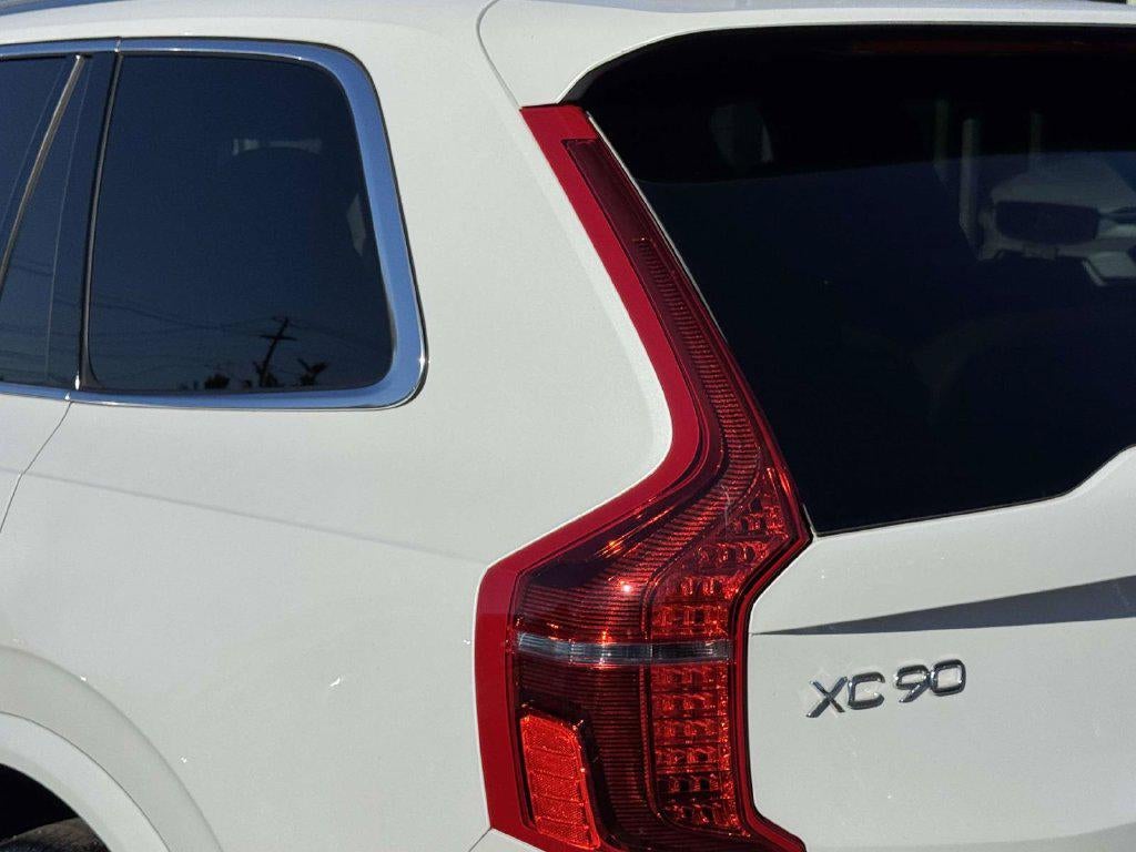 2025 Volvo XC90 B5 Plus