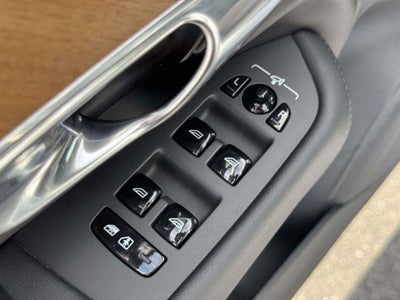 2025 Volvo XC90 B5 Plus