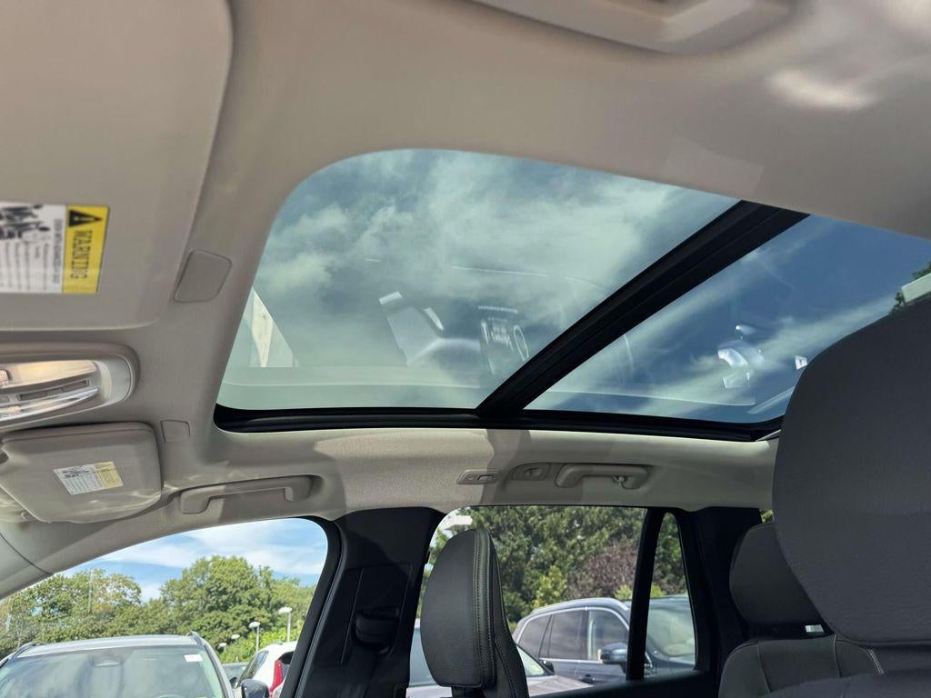 2025 Volvo XC90 B5 Plus
