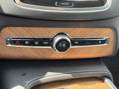 2025 Volvo XC90 B5 Plus