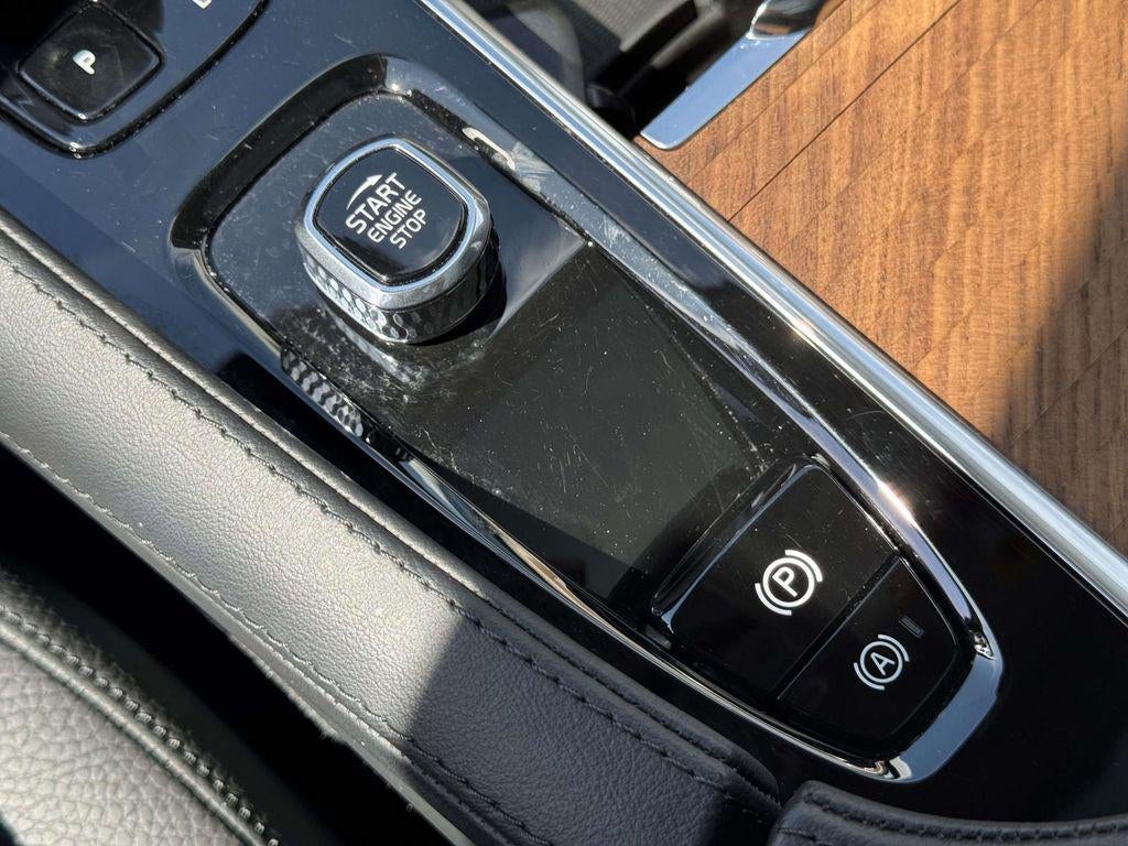 2025 Volvo XC90 B5 Plus
