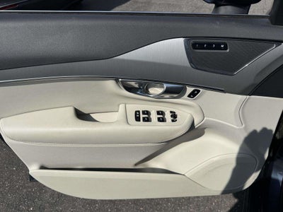 2025 Volvo XC90 B5 Core