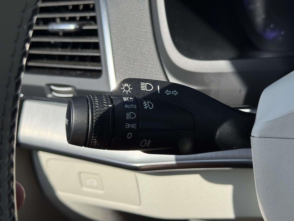 2025 Volvo XC90 B5 Core