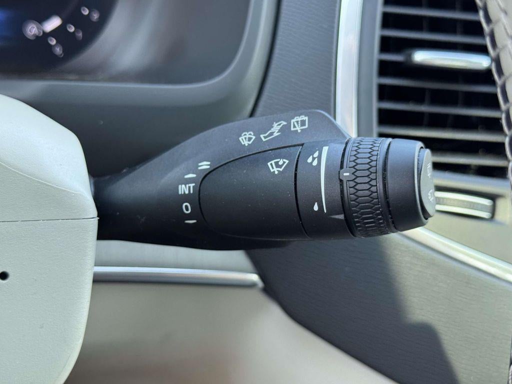 2025 Volvo XC90 B5 Core