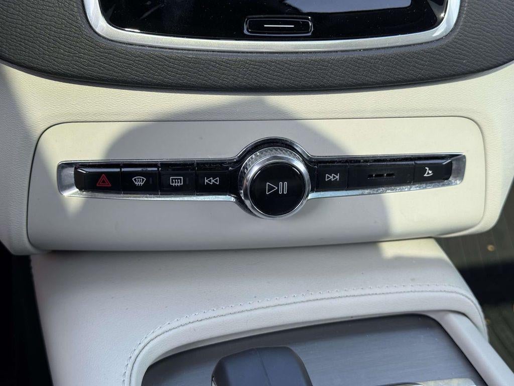 2025 Volvo XC90 B5 Core