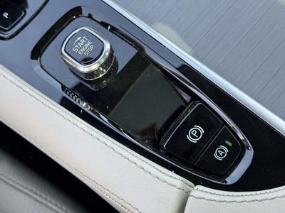 2025 Volvo XC90 B5 Core