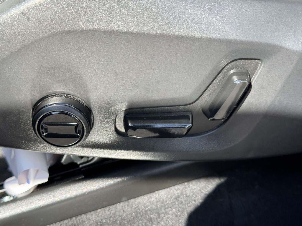 2025 Volvo XC90 B5 Core