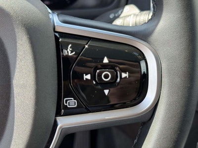 2025 Volvo XC90 B5 Core