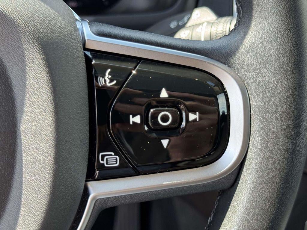 2025 Volvo XC90 B5 Core