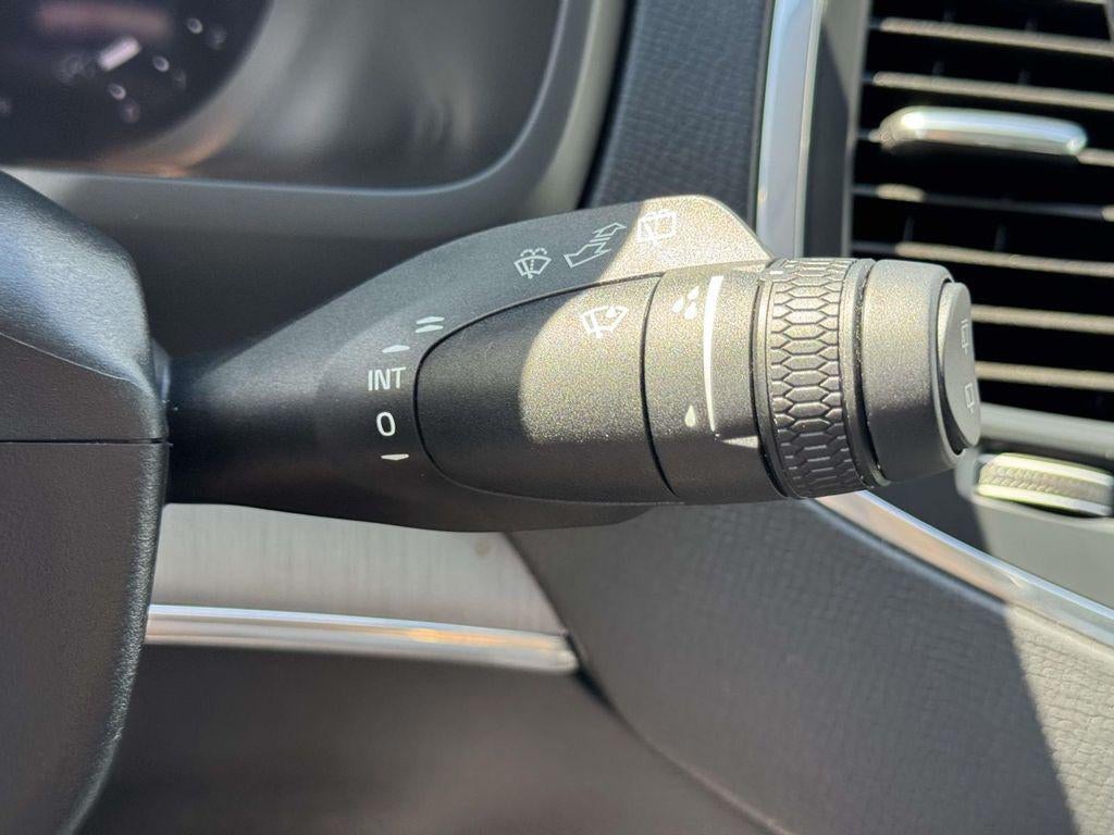 2025 Volvo XC90 B5 Core