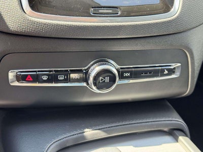 2025 Volvo XC90 B5 Core