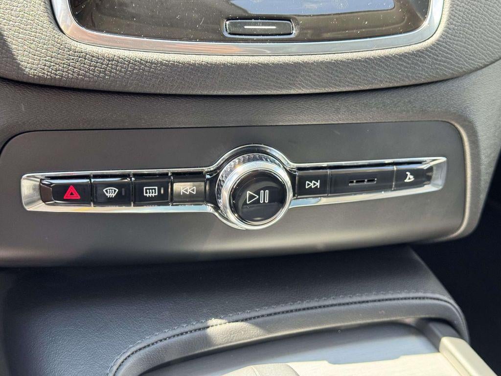 2025 Volvo XC90 B5 Core
