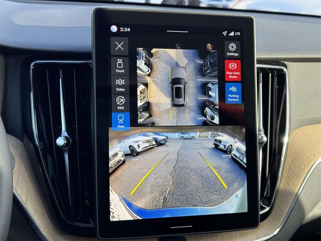 2026 Volvo XC60 B5 Plus