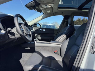 2025 Volvo XC60 B5 Plus