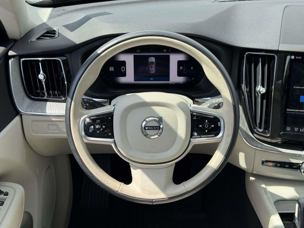 2025 Volvo XC60 B5 Plus