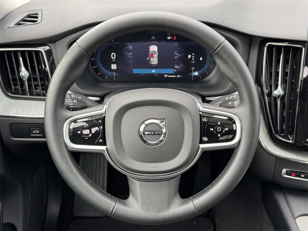 2025 Volvo XC60 B5 Plus