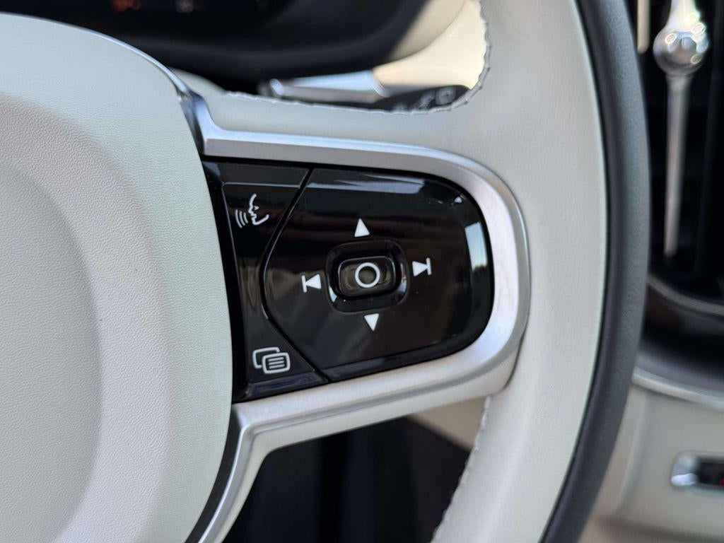 2025 Volvo XC60 B5 Core