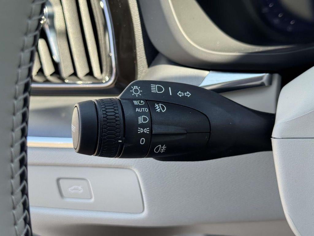2025 Volvo XC60 B5 Core