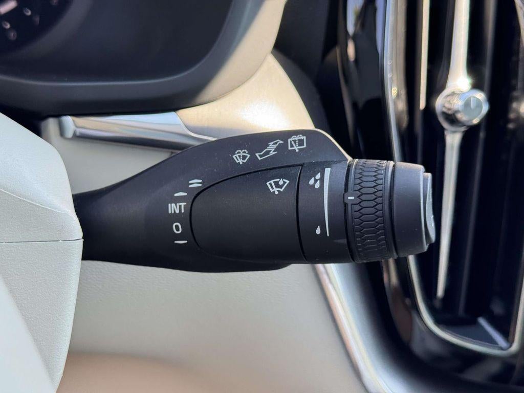 2025 Volvo XC60 B5 Core