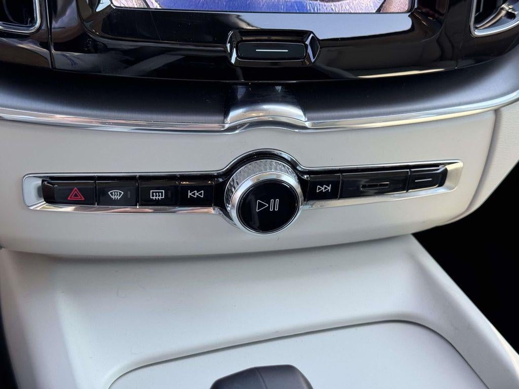 2025 Volvo XC60 B5 Core