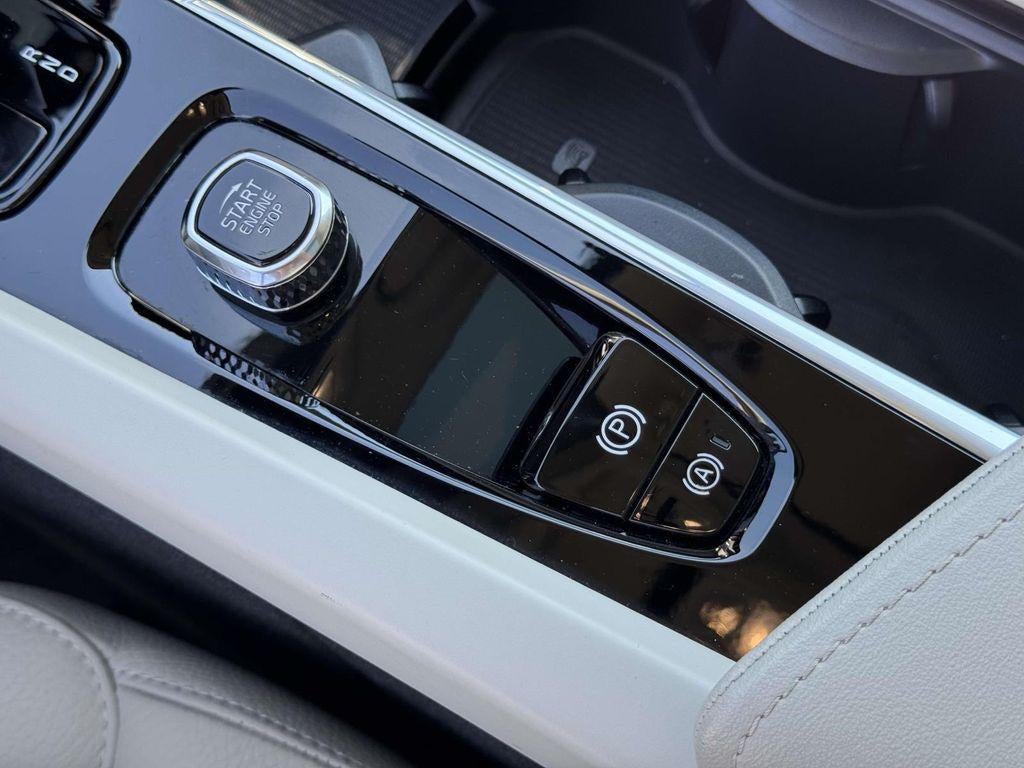 2025 Volvo XC60 B5 Core