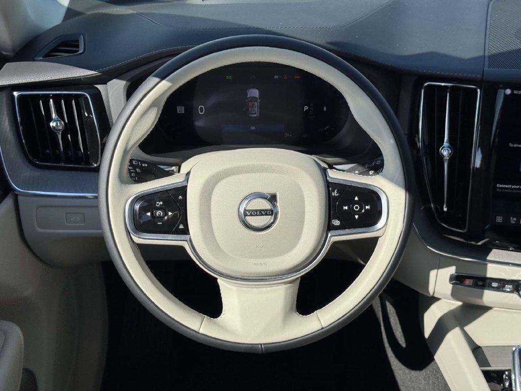2025 Volvo XC60 B5 Ultra
