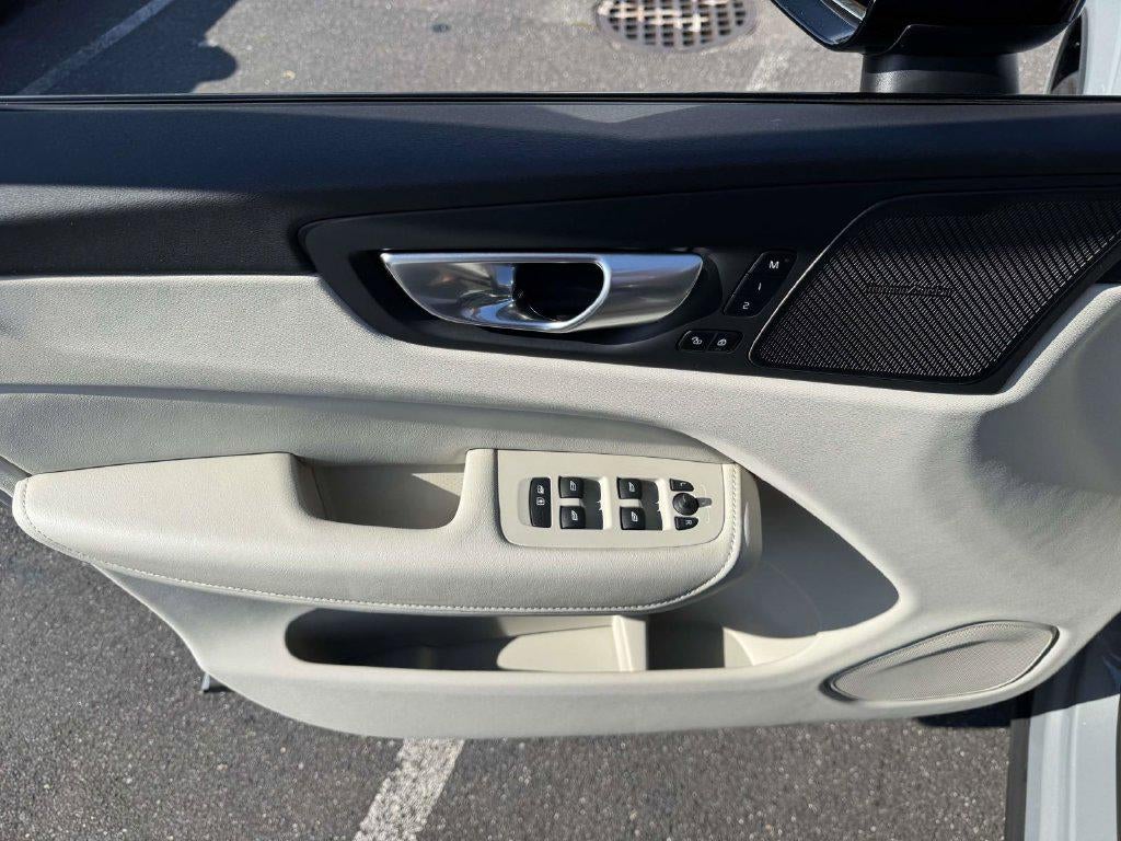 2025 Volvo XC60 B5 Ultra