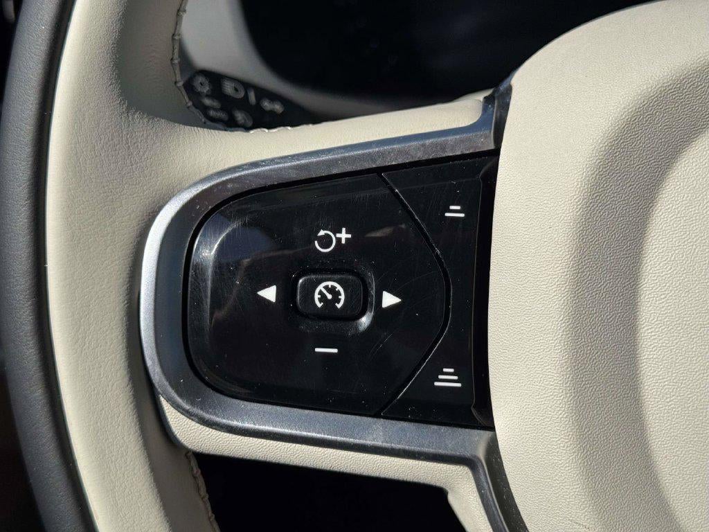 2025 Volvo XC60 B5 Ultra