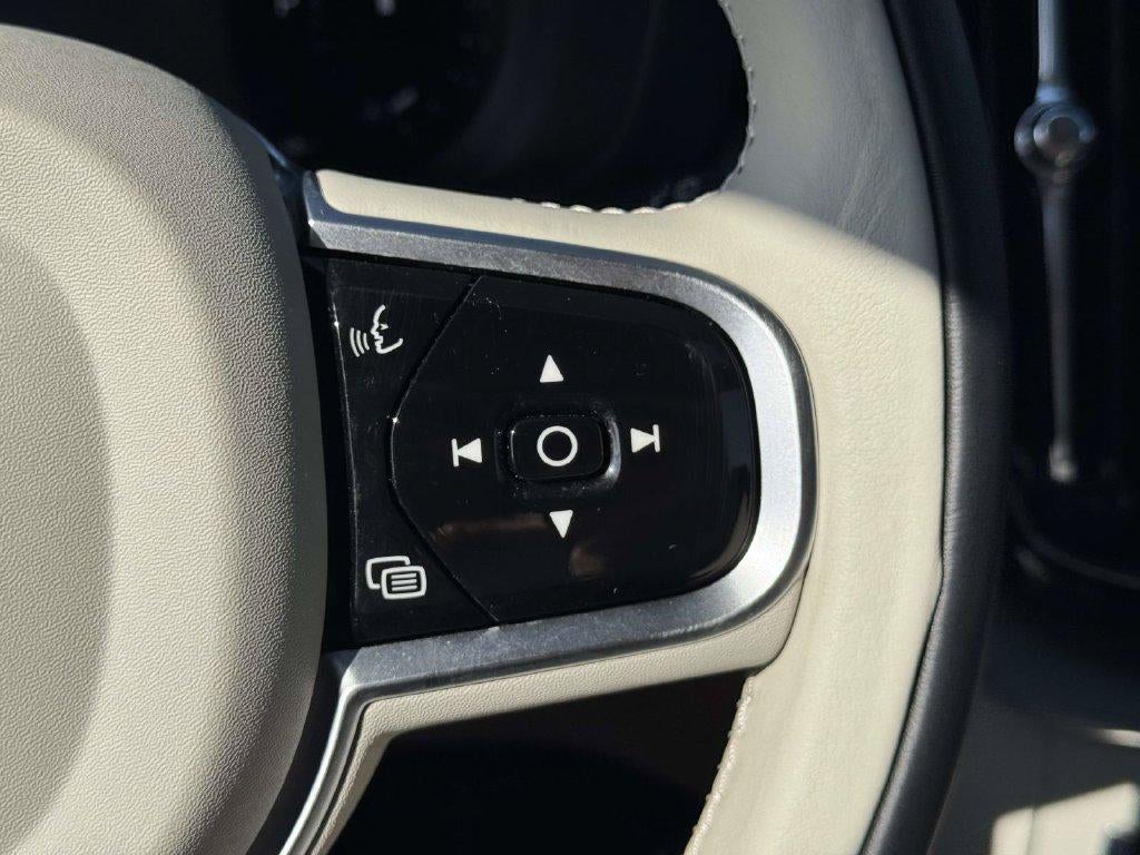 2025 Volvo XC60 B5 Ultra