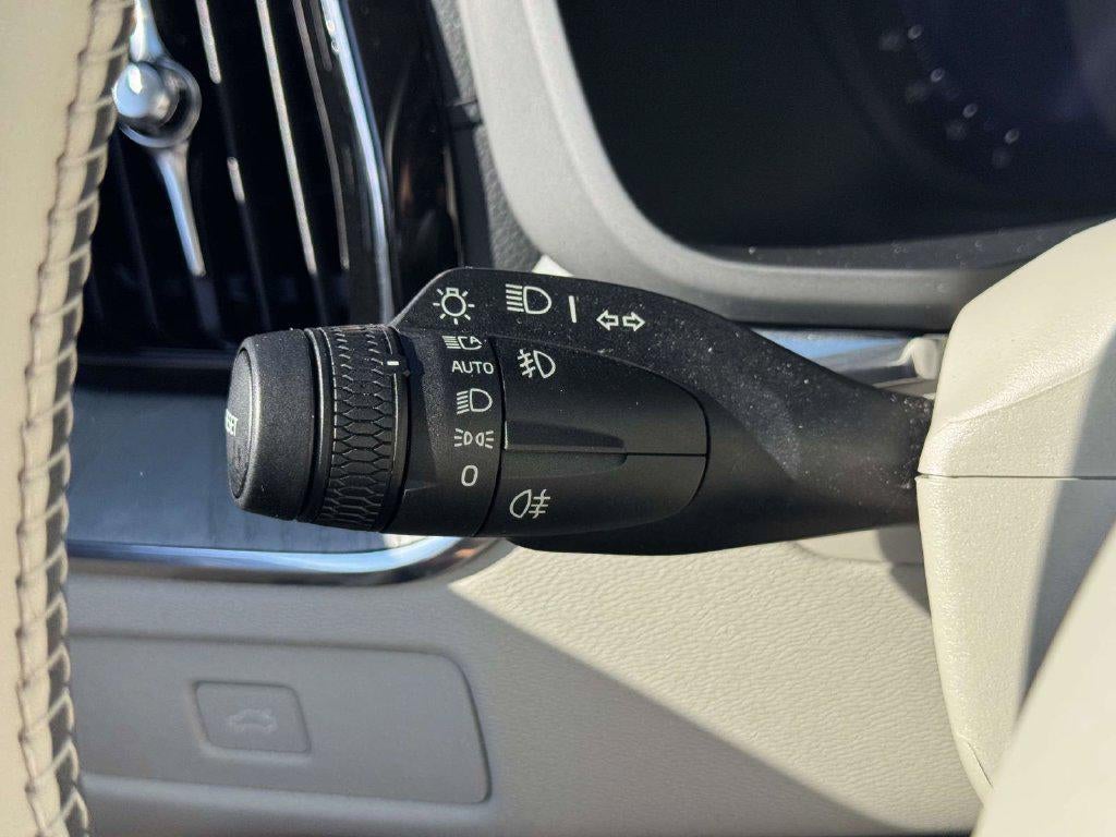 2025 Volvo XC60 B5 Ultra