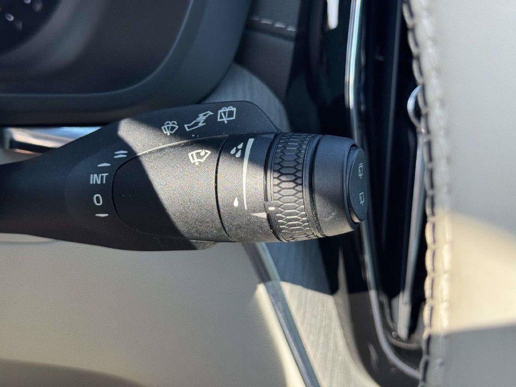 2025 Volvo XC60 B5 Ultra