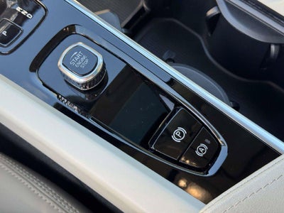 2025 Volvo XC60 B5 Ultra