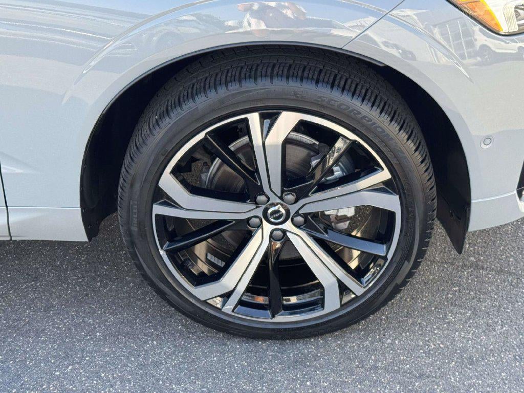 2025 Volvo XC60 B5 Ultra