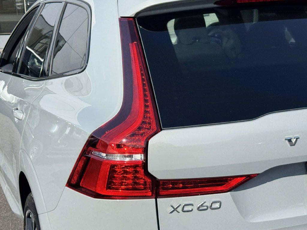 2025 Volvo XC60 B5 Ultra