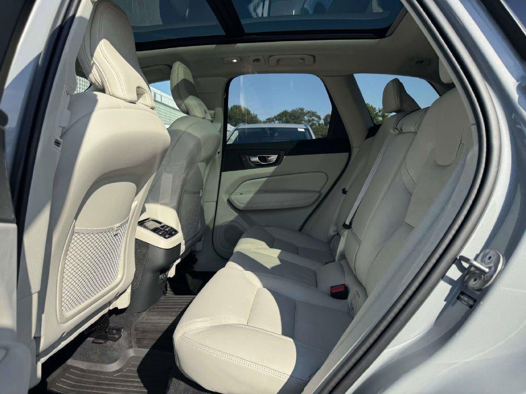 2025 Volvo XC60 B5 Ultra